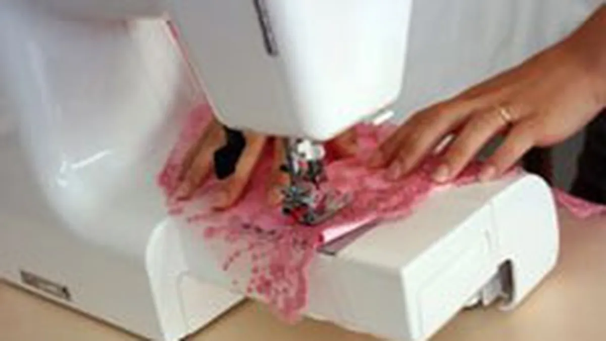 Grapini: 50.000-60.000 de salariati din industria textila ar putea fi disponibilizati in 2010