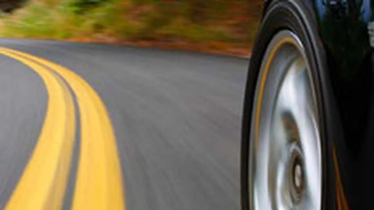 Pe portiunile Campina-Cornu si Comarnic-Predeal se circula pe un fir