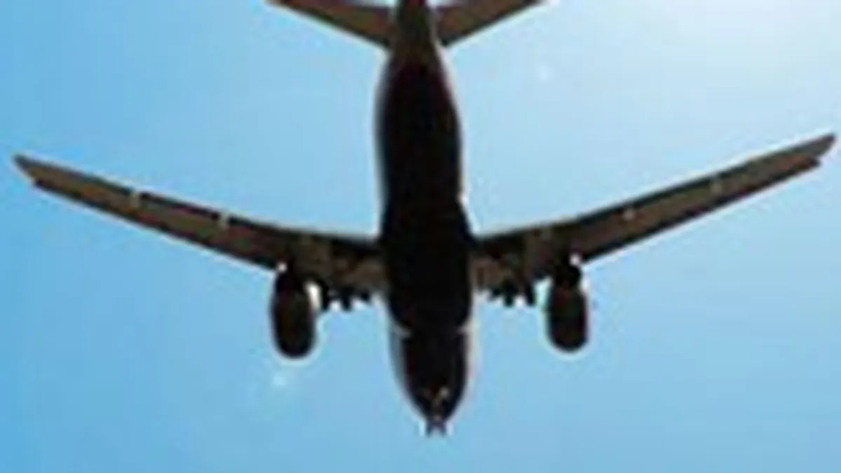 Piata de transport aerian din Romania, la jumatatea anului: Cererea a decolat, tarifele s-au prabusit