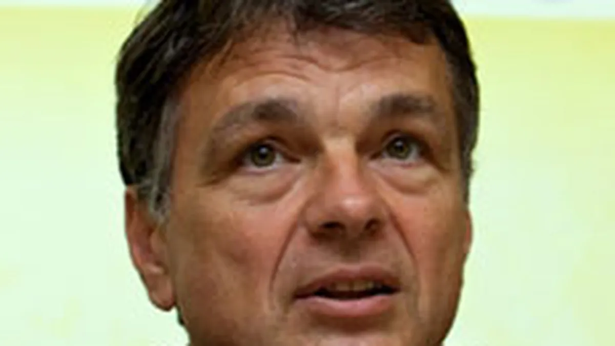 Bancile merg pe principiul \cine n-are bogati, sa si-i creasca\