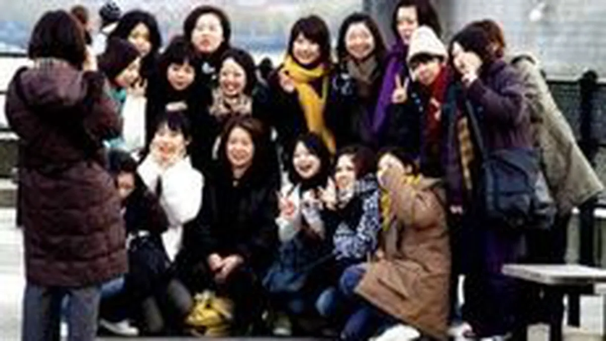 Turisitii chinezi, avertizati de pericolul \shoppingului fortat\ din Hong Kong