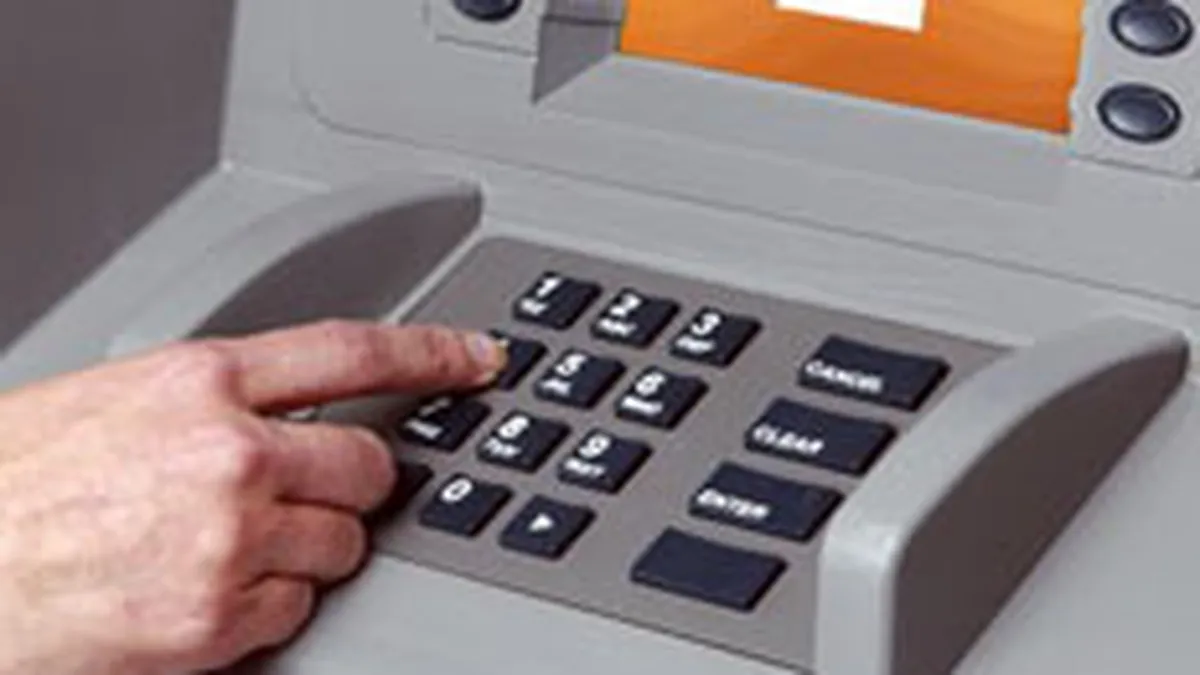 Patru persoane, acuzate de retragere de bani de la ATM-uri din Olanda cu carduri emise in Romania, clonate