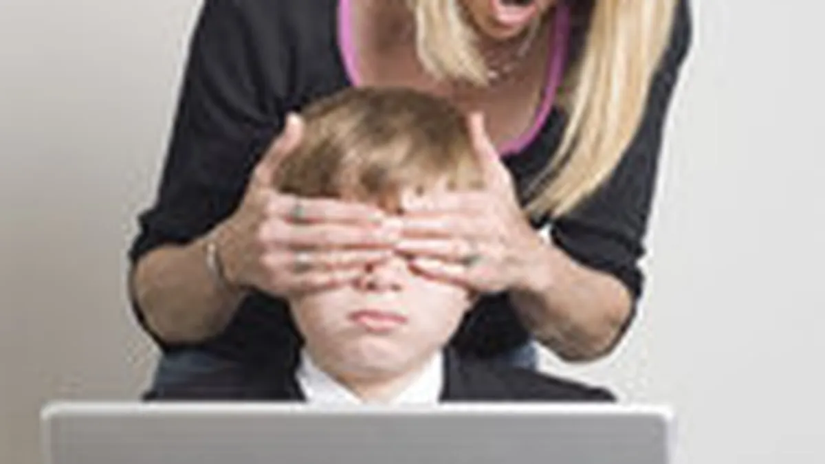 Cand Internetul este \bau-bau\: Cele 10 porunci pentru parintii ai caror copii petrec timp online