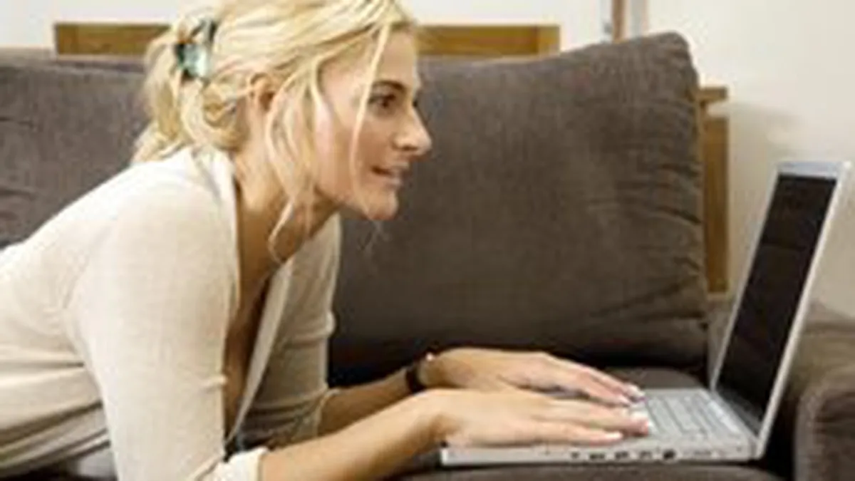 Femeile, mai fidele retelelor de socializare decat barbatii. Vezi cat timp stau pe aceste platforme.