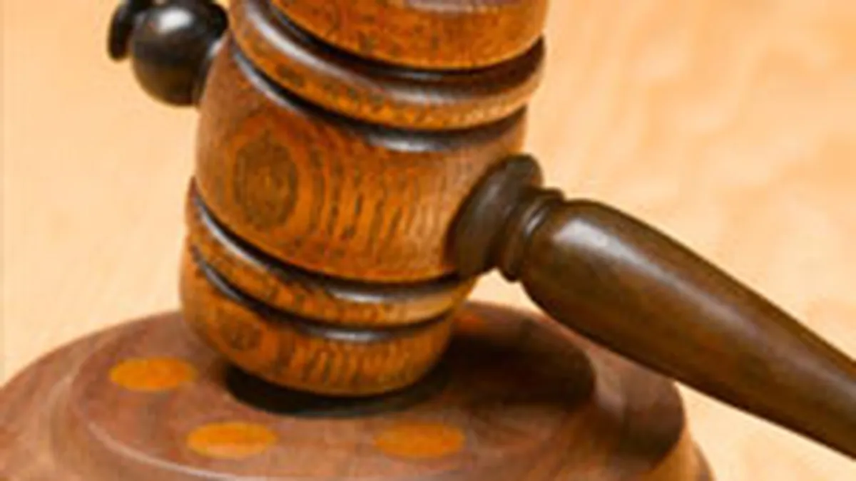 Bancile lasa la pret, dar degeaba. Vezi de ce se prafuiesc pe \rafturile\ lor casele executate silit