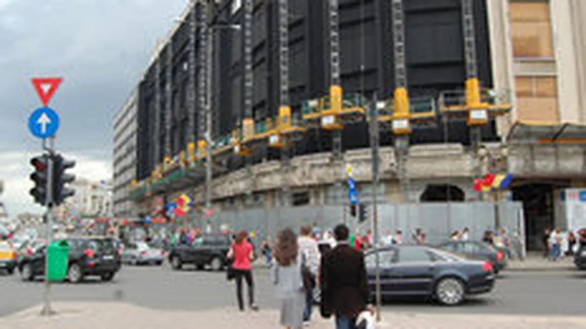 De ce este neagra fatada magazinului Unirea? Inditex  pregateste un magazin Bershka, amplasat intre Zara si KFC