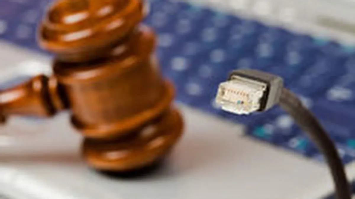 Carte de vizita: Comerciant online profesionist. Cunoaste-i pe oamenii care lucreaza cu oferte de tipul \Dau un Opel Vectra pentru acest iPhone!\