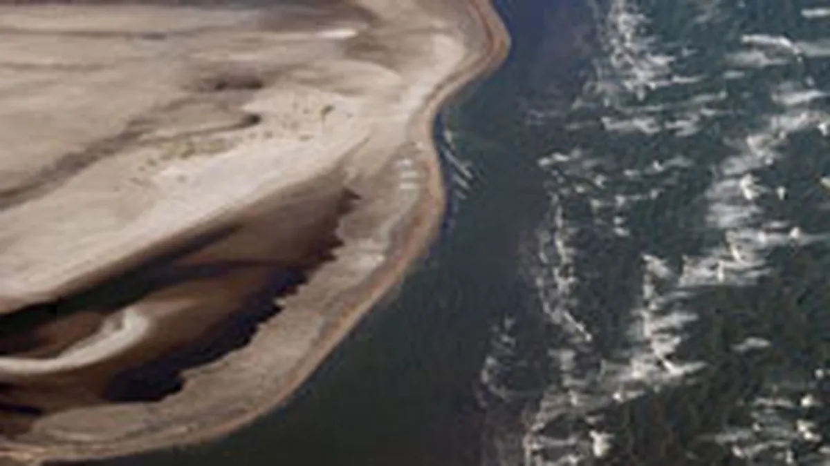 British Petroleum anunta ca a reusit sa sigileze putul de petrol din Golful Mexic