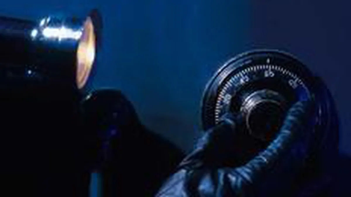 Un angajat al unei banci din Capitala, acuzat ca a furat din conturile clientilor 40.000 lei, pentru a-i juca la cazinou