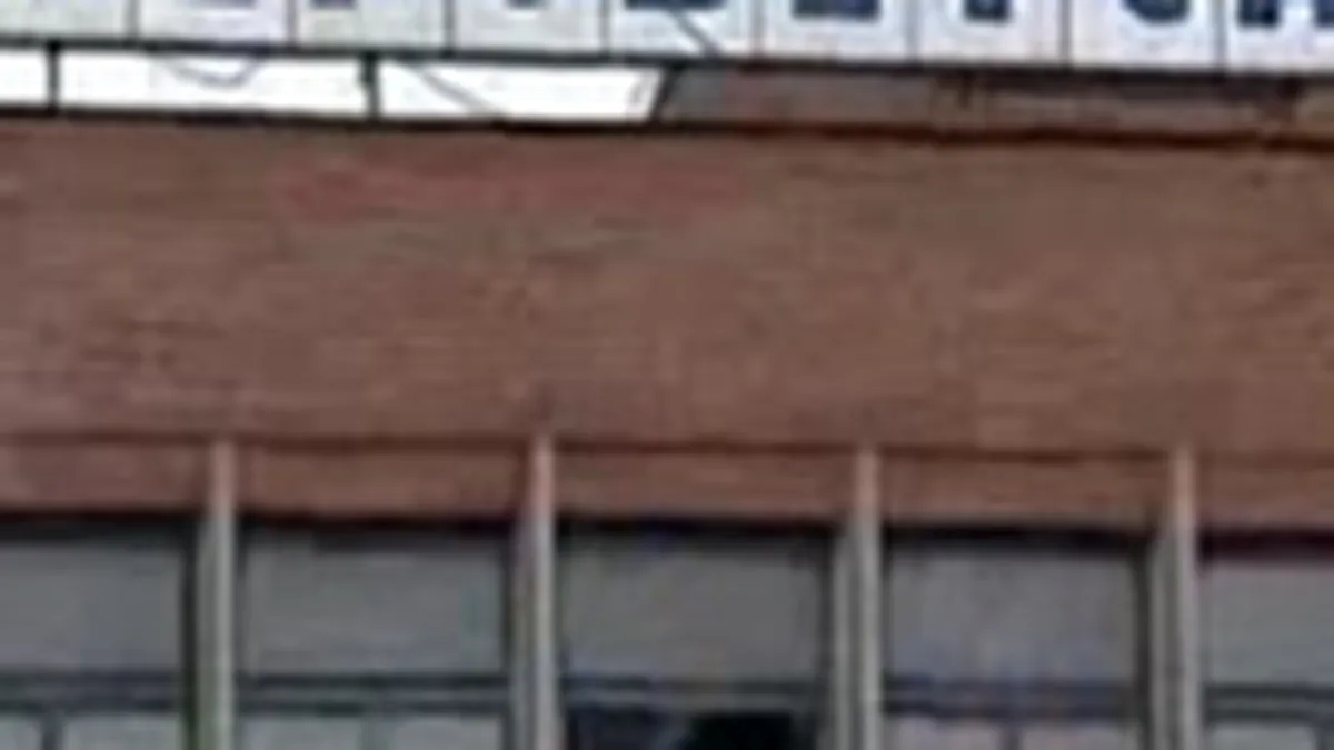 La 6 ani de la intrarea in faliment, terenul fabricii Republica a inceput sa fie vandut pe bucati