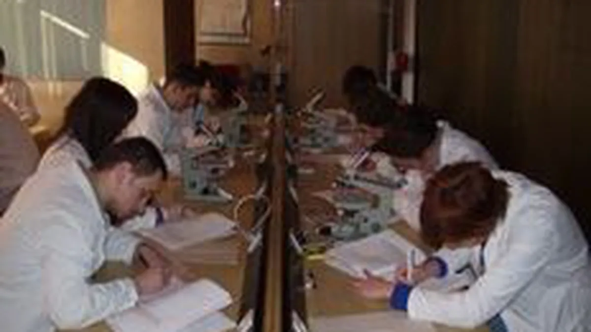 Colegiul Medicilor: Numarul medicilor care pleaca sa lucreze in strainatate creste dramatic