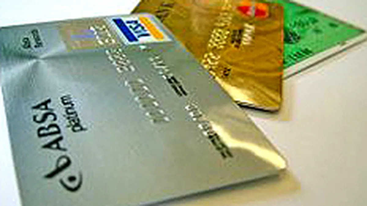 Cum este \incurajata\ plata cu cardul: Decat sa il folosesti la ghiseele bancilor mai bine scoti bani de la ATM si platesti cash