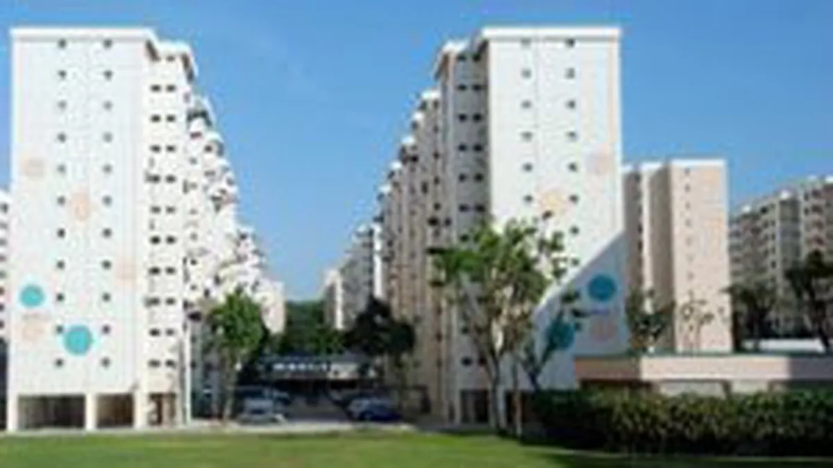 Ghici cine vine la targul imobiliar? \Copii de 30 de ani cu parintii, care-i ajuta cu bani pentru casa\