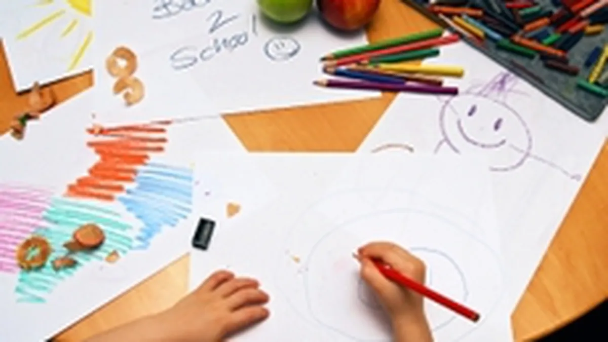 Peste 60% dintre parinti ar prefera sa-si trimita copii la studii in strainatate