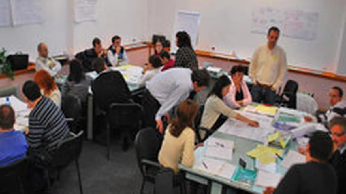 Ce mai cauta managerii cu experienta pe \bancile scolii\