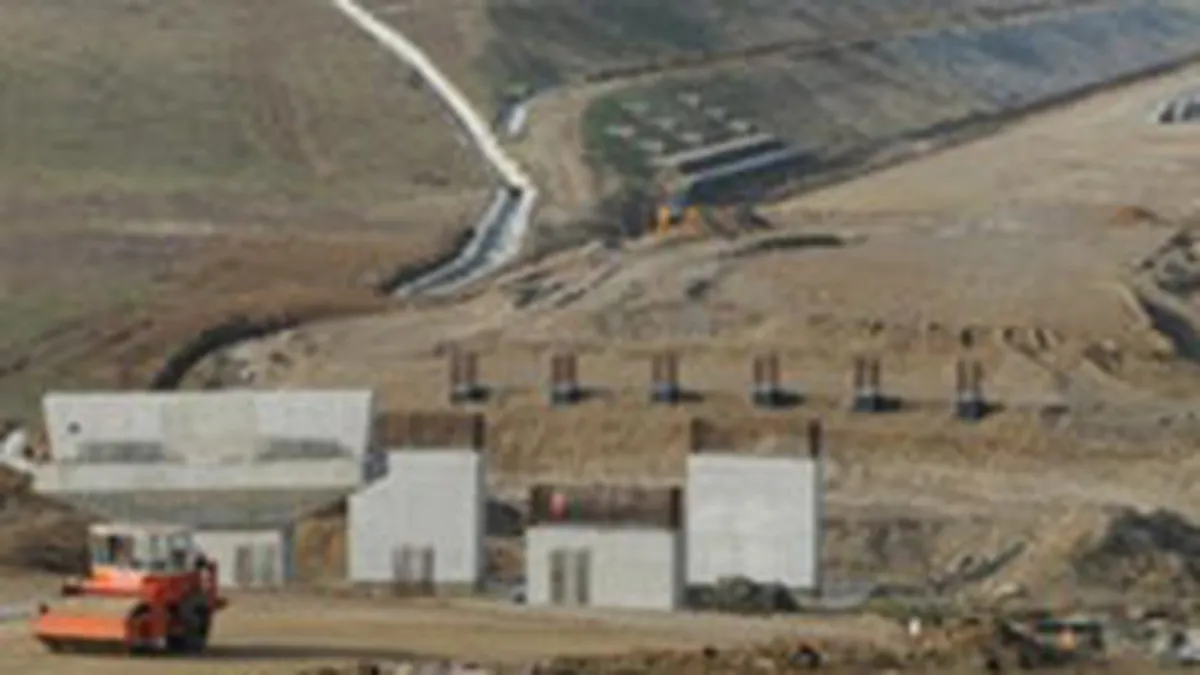 Un inginer al Bechtel a murit strivit de o cisterna, la santierul Autostrazii Transilvania