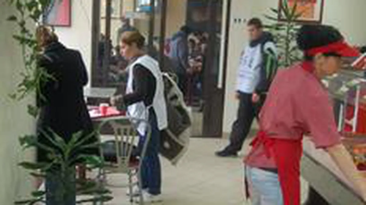 Partea profitabila a protestelor: Restaurantele si cafenelele din centrul Bucurestiului sunt asaltate de clienti