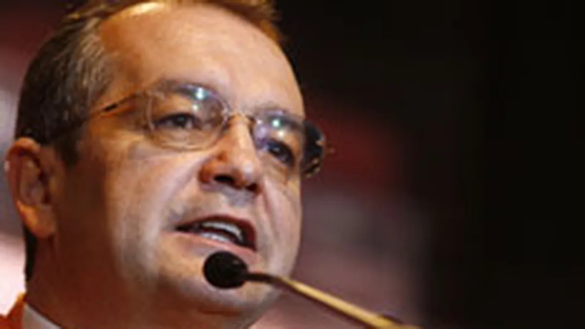 Boc a scapat de motiune, urmeaza batalia pe buget. Vezi ce masuri economice pregateste premierul