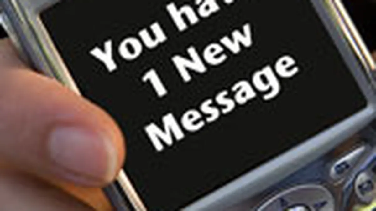 Roman inselat prin SMS: A platit peste 27.000 de lei pentru un premiu fictiv