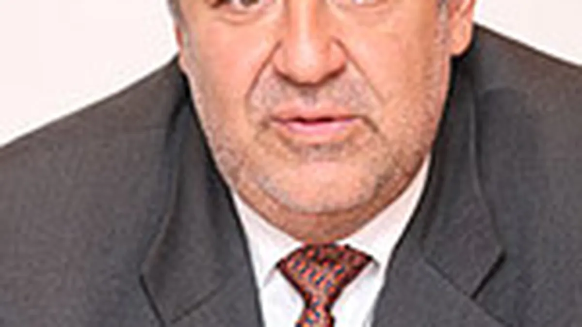 Povestea unui antreprenor roman care nu mai vrea sa le inspire frica angajatilor cand intra in birou