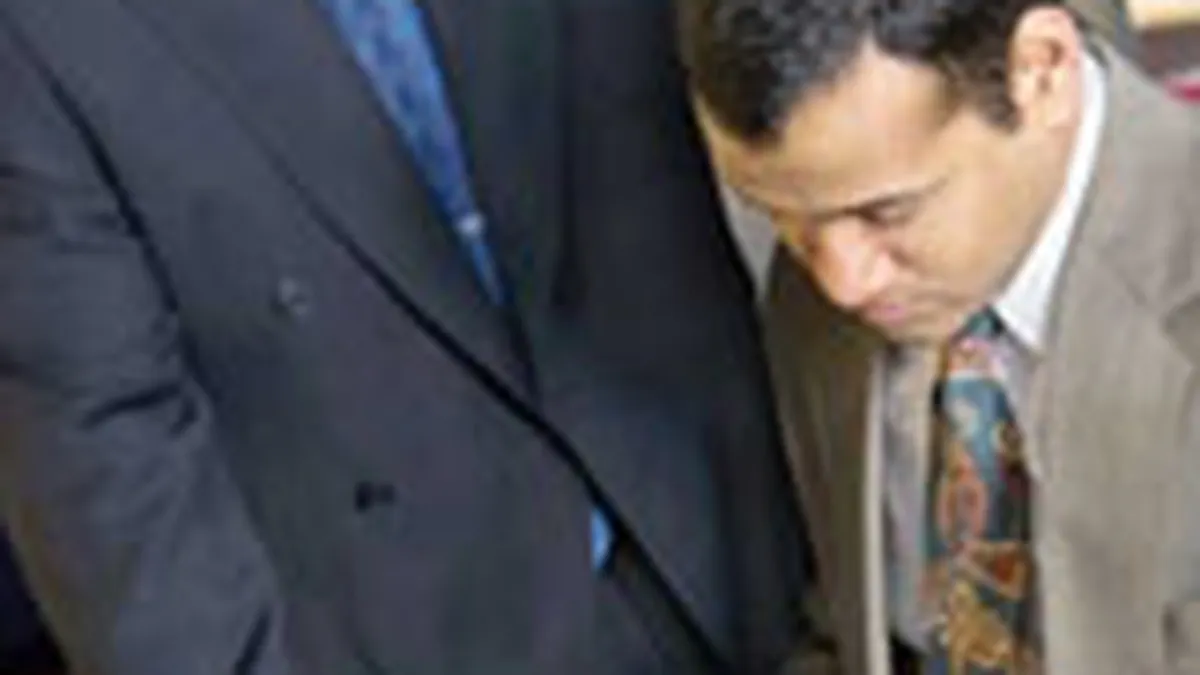 Clientii nemultumiti ai 7 banci catre FMI: Comparati profiturile bancilor si pierderile romanilor