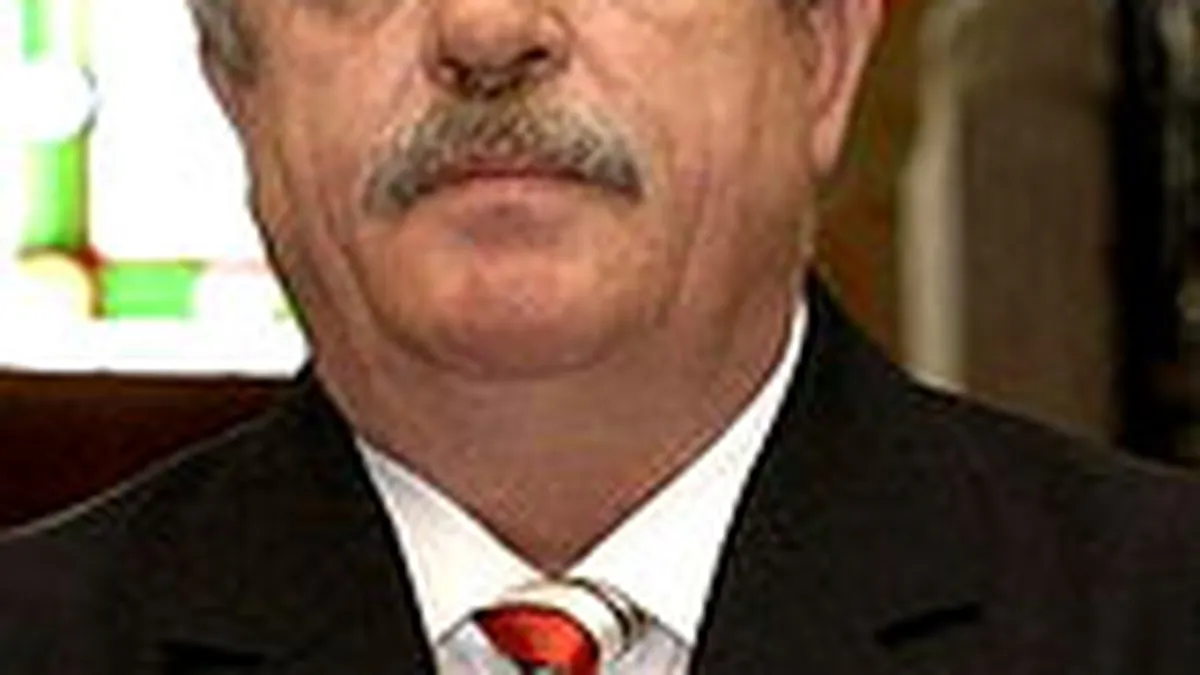 Decebal Traian Remes l-a dat in judecata pe Traian Basescu