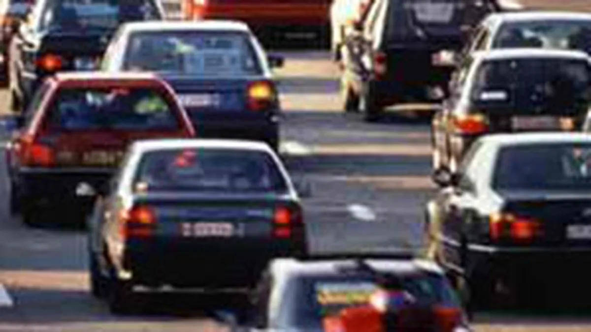 Aglomeratie de masini la munte: Trafic deviat de pe DN 1 pe DN 1A