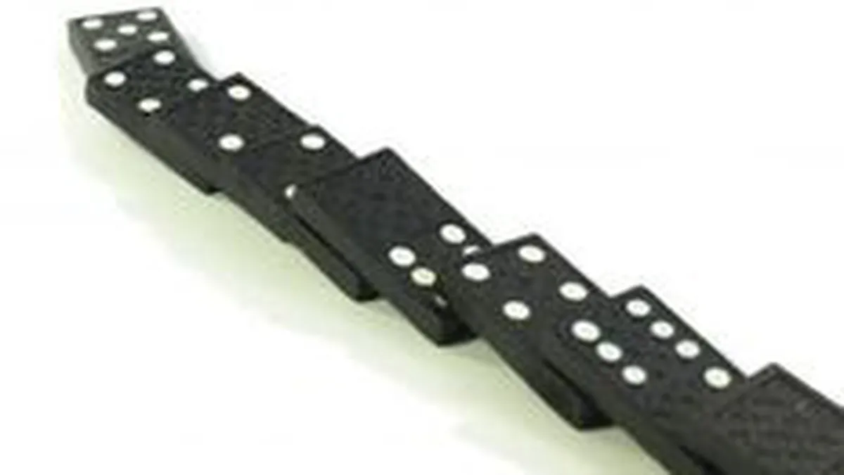 Bloomberg: Zona euro cade ca un joc de domino, iar problema este moneda unica