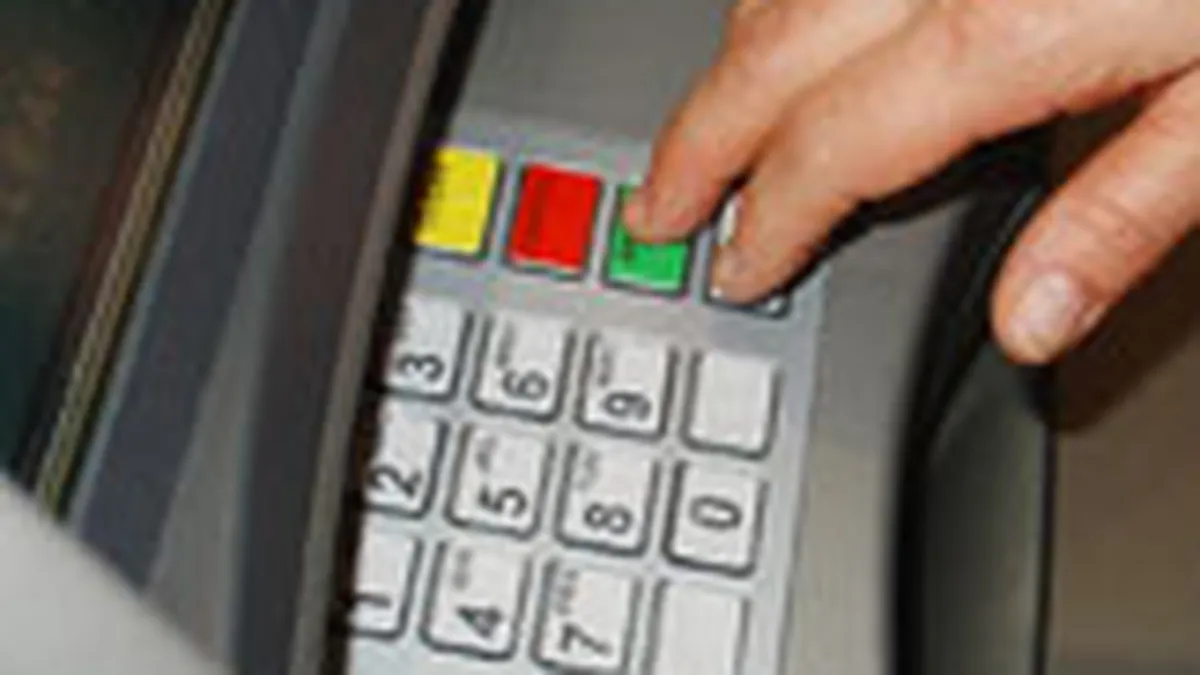 Suma record: Romanii au efectuat plati cu cardul de un miliard de lei in strainatate, trimestrul al treilea