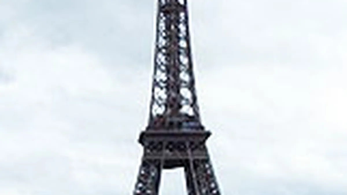 Valvis vrea sa-si vanda apa de lux si la \fitosii\din Paris si New York