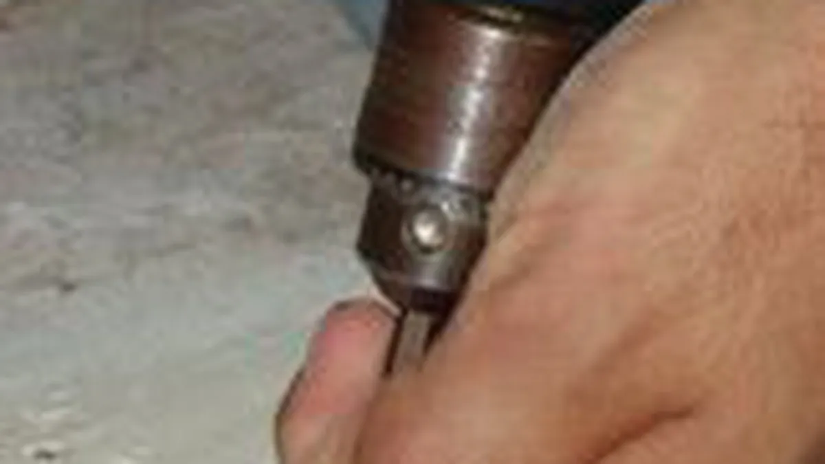 Guvernul interzice primarilor sa mai finanteze investitii noi daca au proiecte intarziate