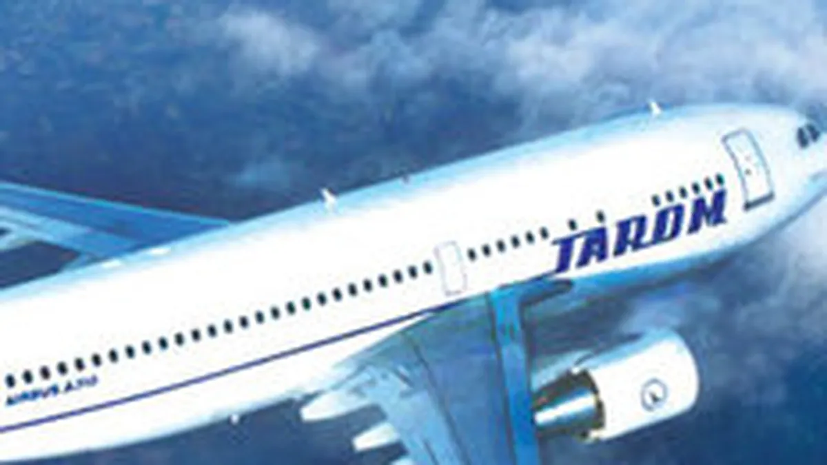 Peste 30 de curse aeriene interne si externe, amanate din cauza ghetii de pe aeronave