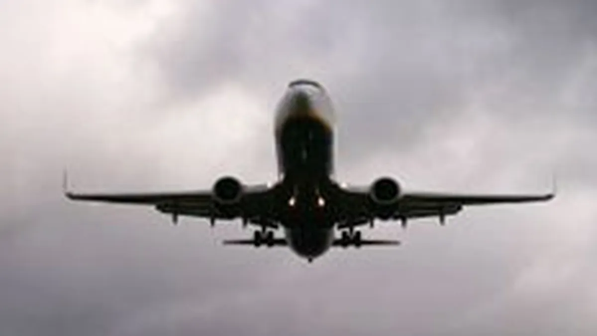 Traficul aerian pe \Henri Coanda\ si Baneasa a fost reluat. Unele curse sunt anulate, altele pleaca intarziat