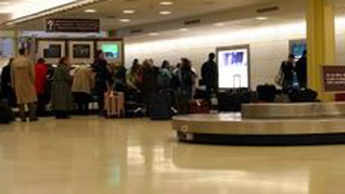 Peste 30% dintre romani ar emigra daca ar avea posibilitatea