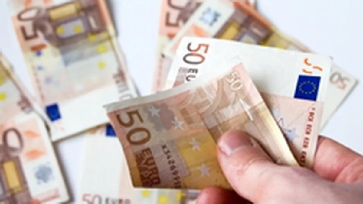 Studiu: Doar un sfert dintre romani au putut face economii in 2010. Un roman din trei este datornic