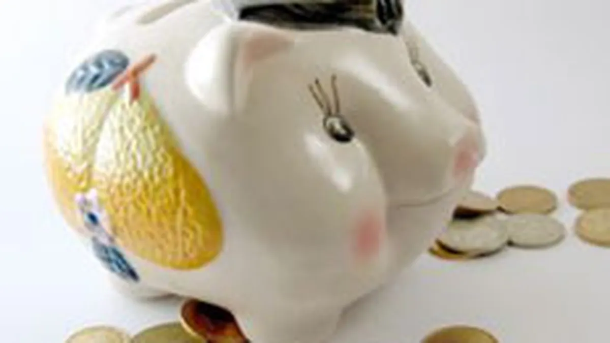Studiu: Romanii economisesc doar 7% din venitul lunar