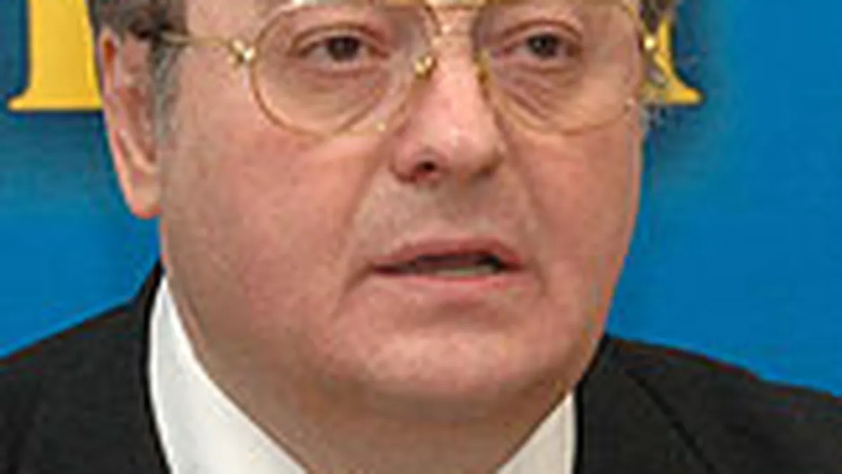 Vadim Tudor a depus plangere la Parchet impotriva hackerilor care-i ataca site-urile