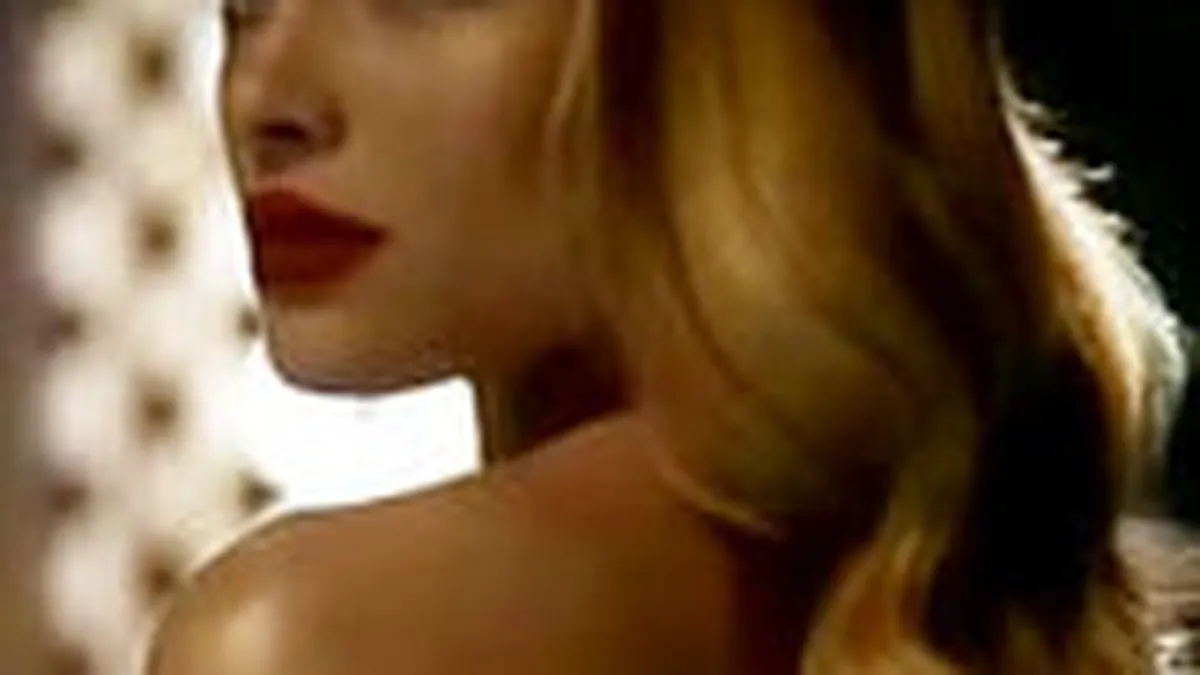 Un spot publicitar pentru un parfum YSL, interzis pentru ca simuleaza consumul de droguri