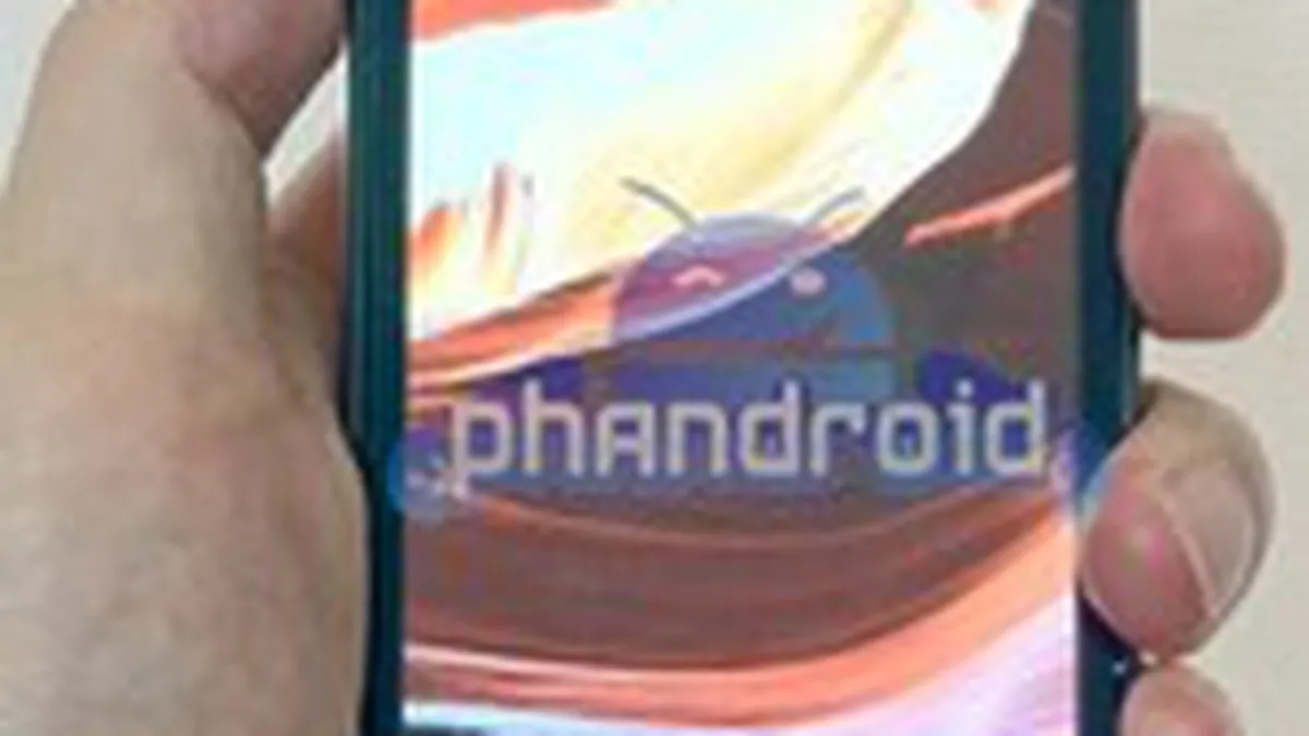 LG lanseaza primul telefon cu ecran 3D din lume