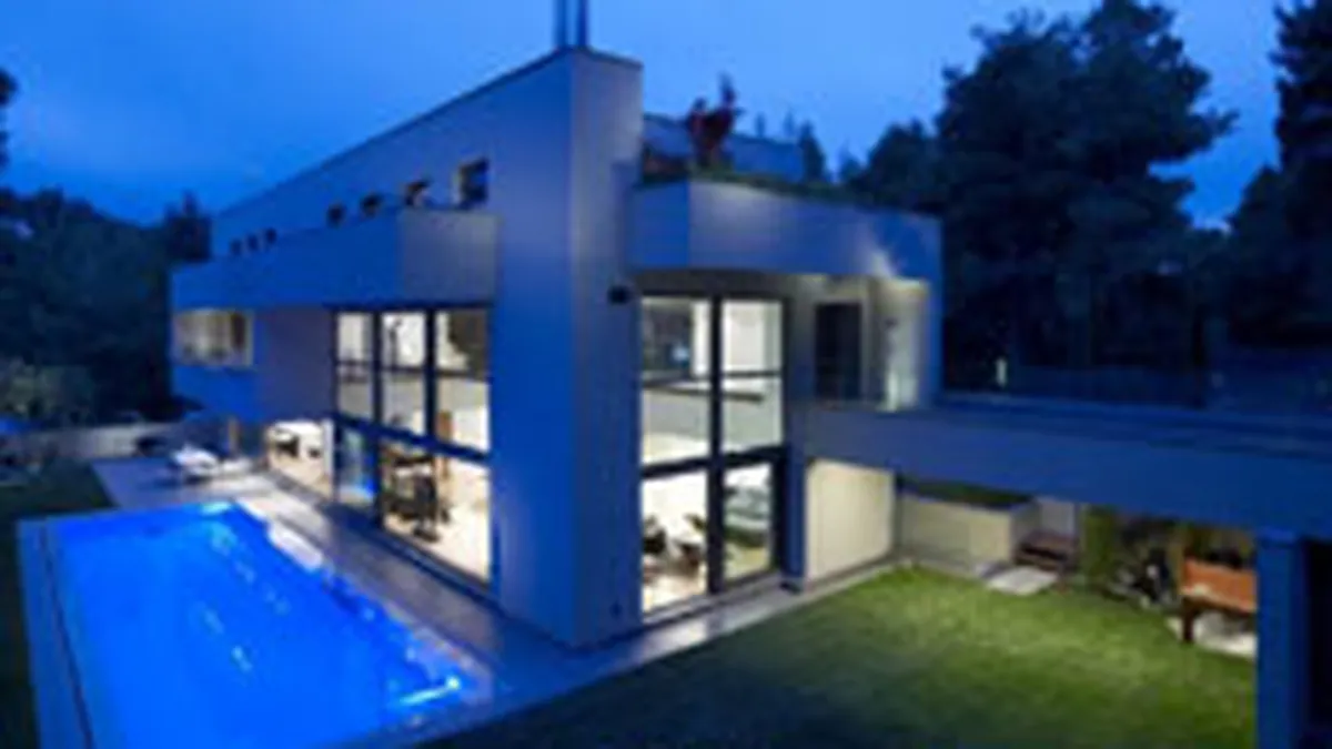 Fitch: Pretul locuintelor din Grecia va scadea cu 15% in urmatorii doi ani