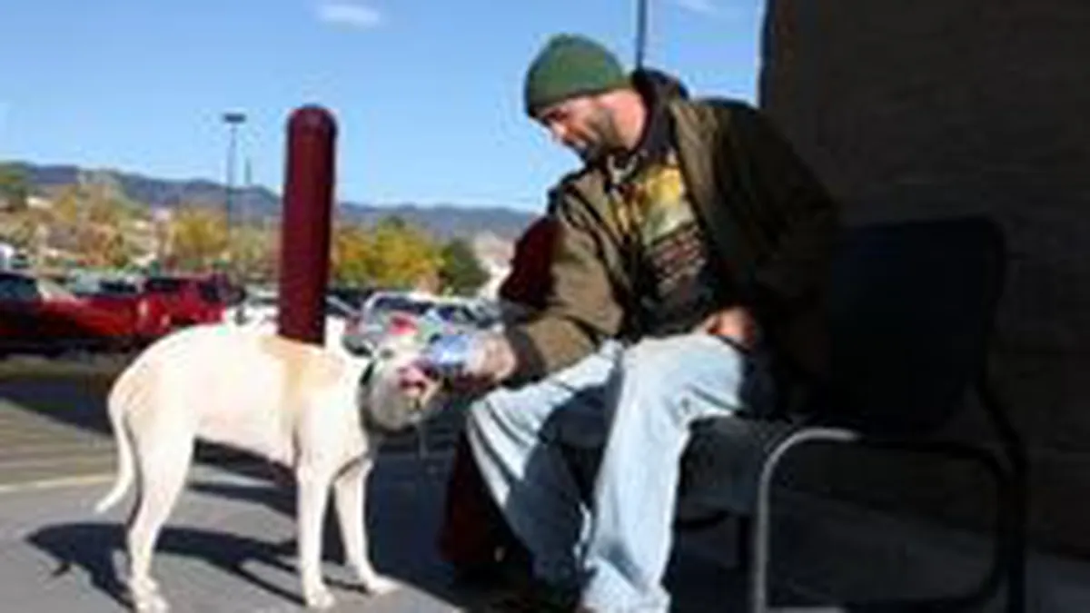 Guvernul ia in calcul recuperarea banilor incasati de asistatii sociali prin frauda