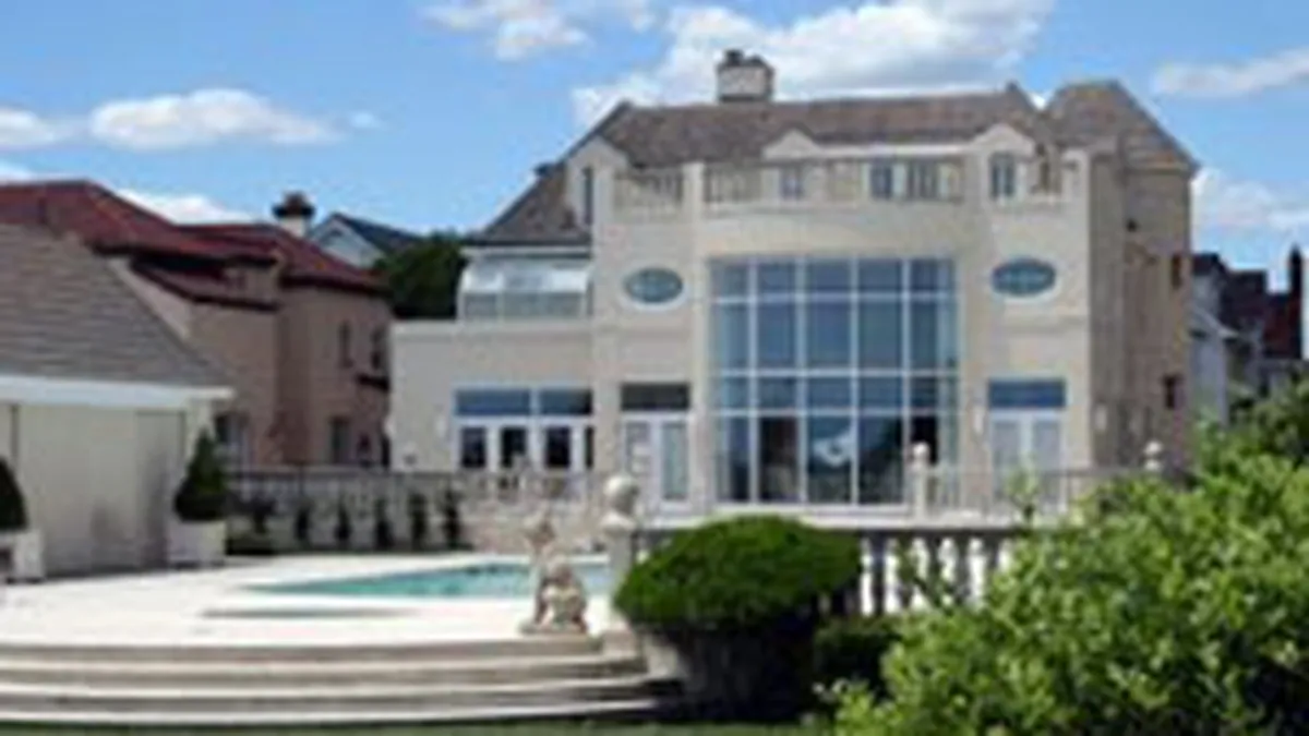 Pretul caselor de lux din Londra ar putea creste cu 10% anul acesta