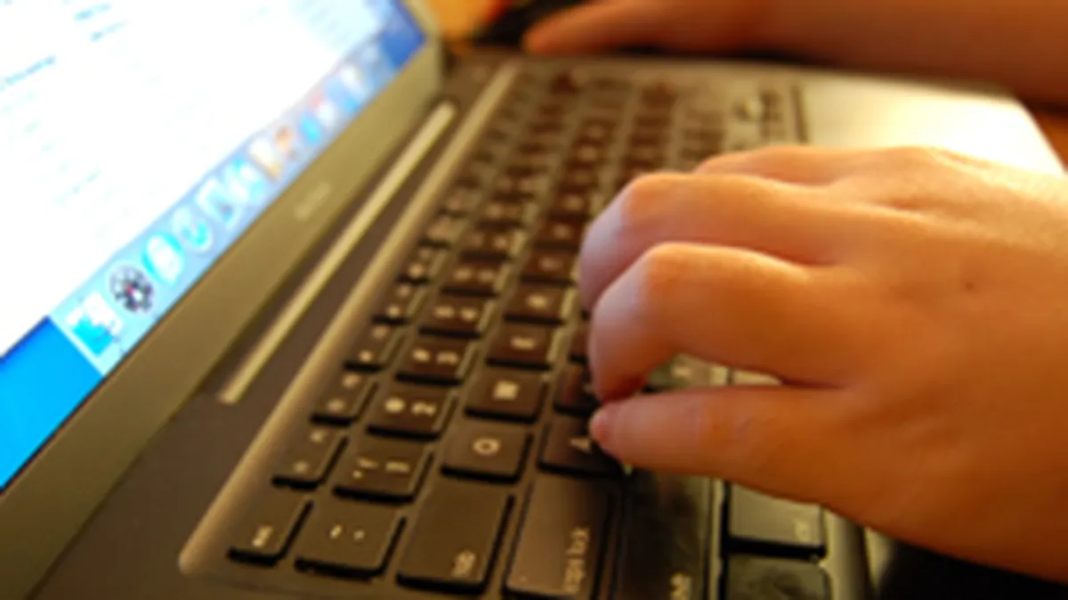 Cat timp petrec si ce cauta romanii pe Internet