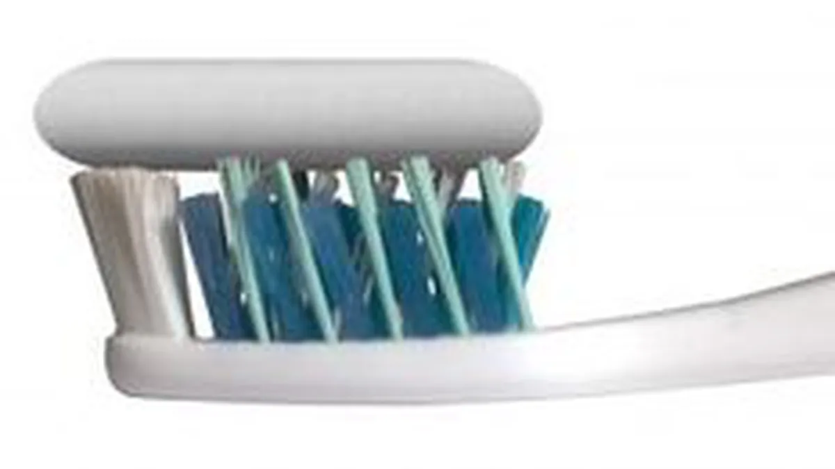 Studiu: 2 din 3 romani se spala cu pasta de dinti Colgate