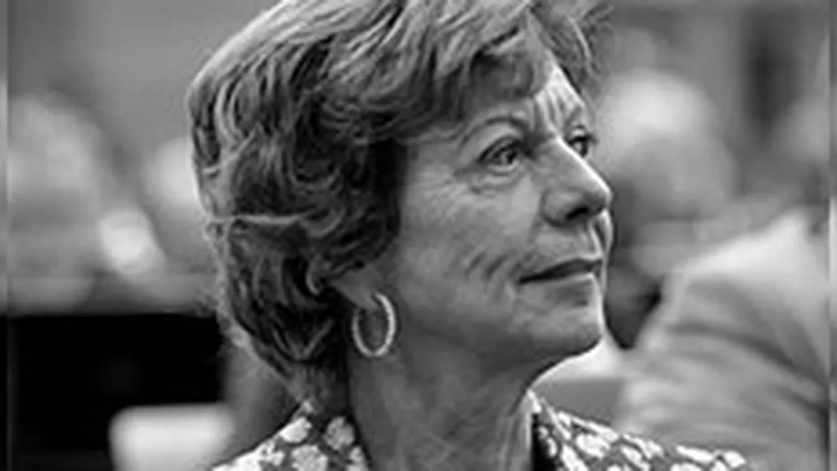 Comisarul european Neelie Kroes isi doreste femei in fruntea Apple, Google sau Facebook