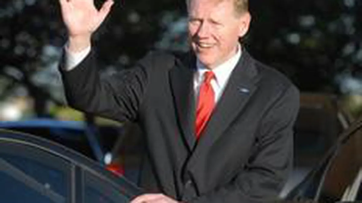 Doi executivi au salvat Ford de la faliment si vor primi actiuni de 100 mil. $