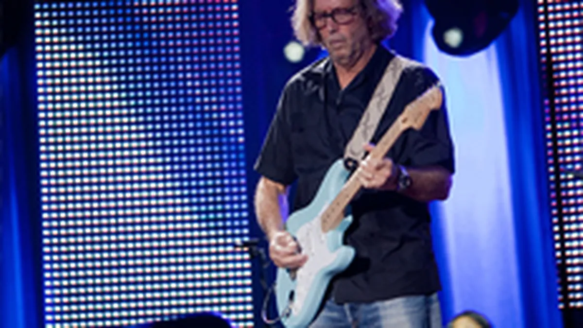 Eric Clapton a strans 2,2 milioane de dolari din chitare scoase la licitatie