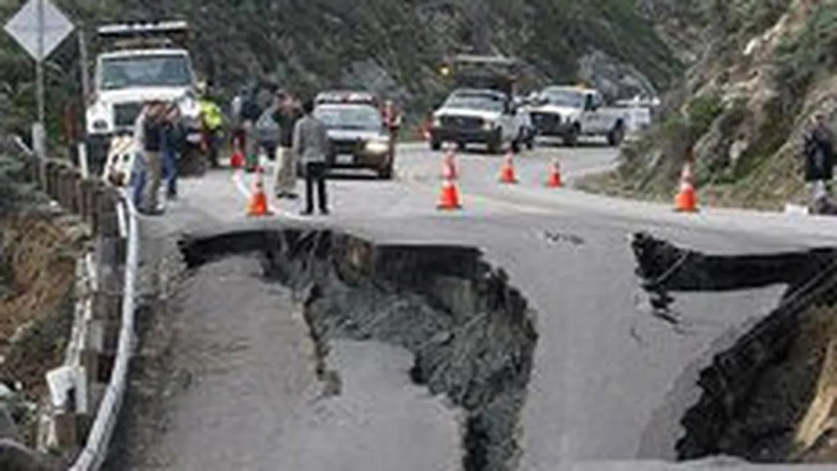 Cea mai frumoasa autostrada a Californiei, muscata de Pacific