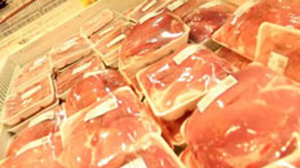 Piata carnii, sub impactul saraciei: Exportam delicatese, mancam sorici