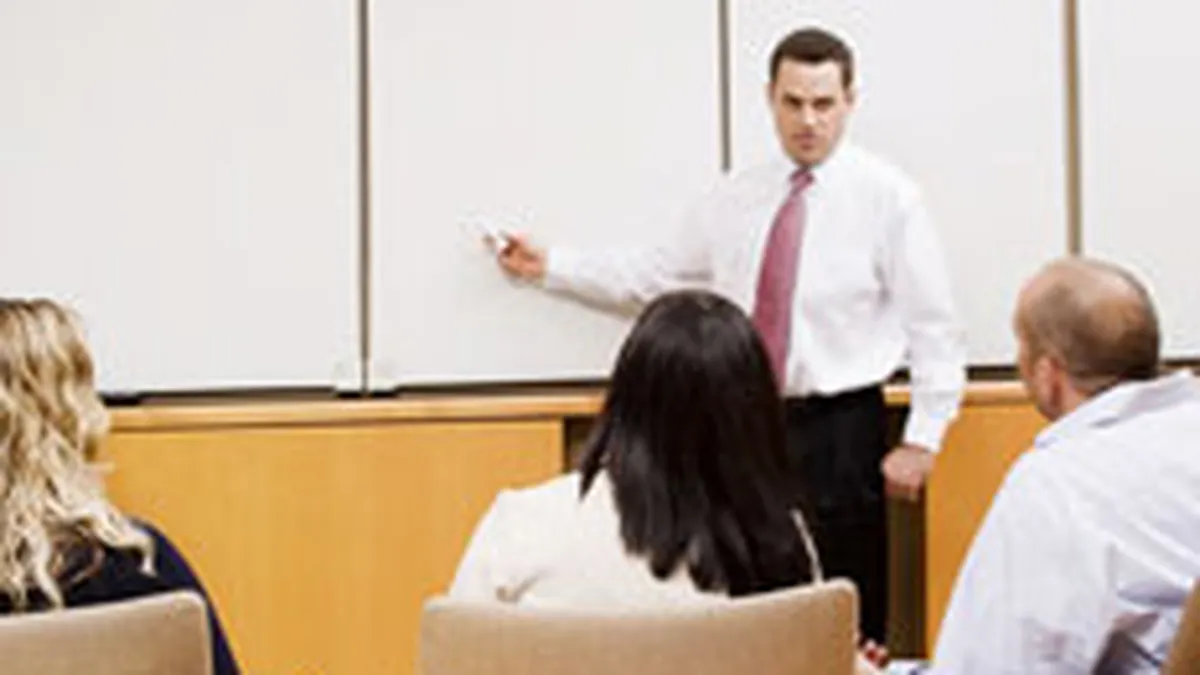 Ministerul Educatiei cauta profesorii in mediul privat